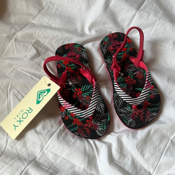 NWT Roxy Sandals - Picture 1 of 3